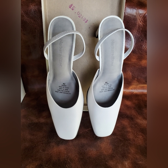 Size 7 Naturalizer White Slingback Heels - Picture 5 of 7